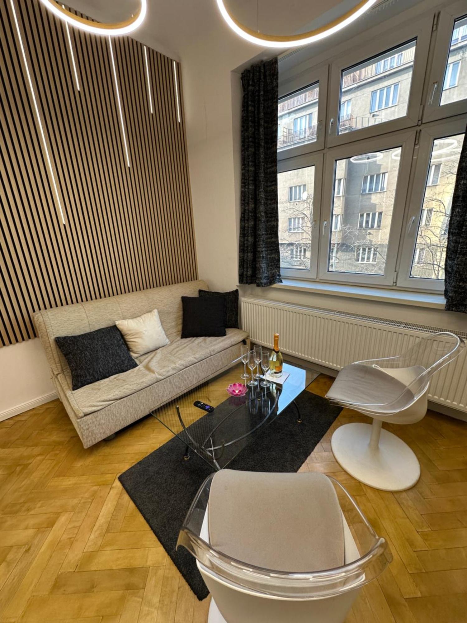 Karlin Oasis 2-Bedroom Apartment Прага Екстериор снимка