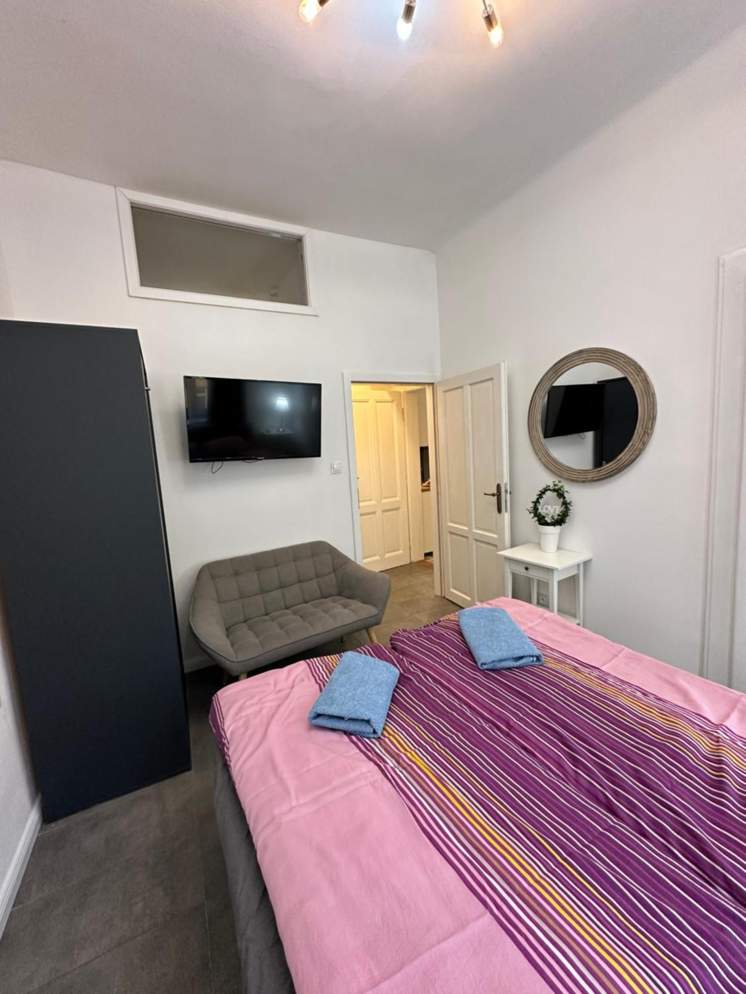 Karlin Oasis 2-Bedroom Apartment Прага Екстериор снимка