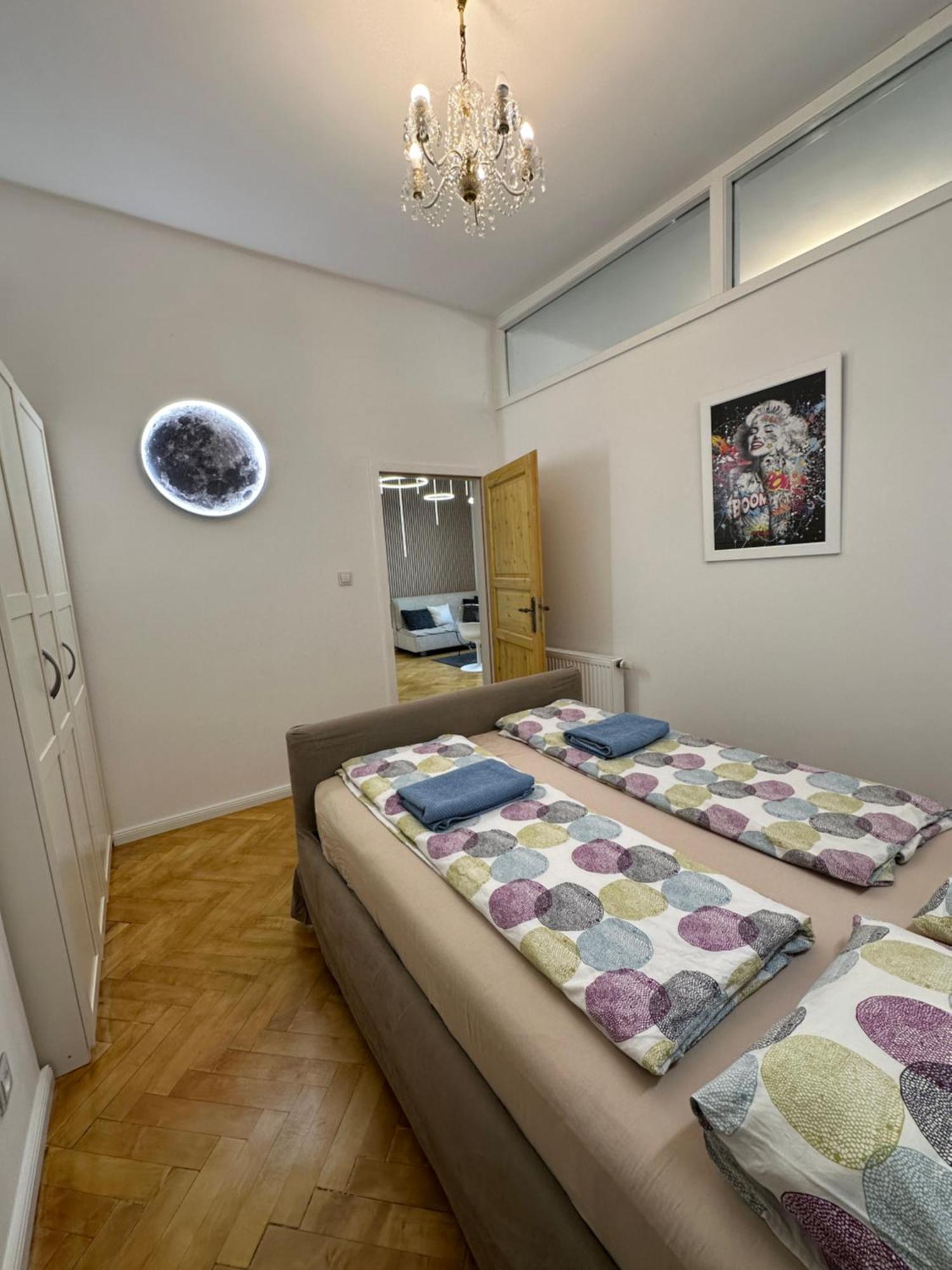 Karlin Oasis 2-Bedroom Apartment Прага Екстериор снимка