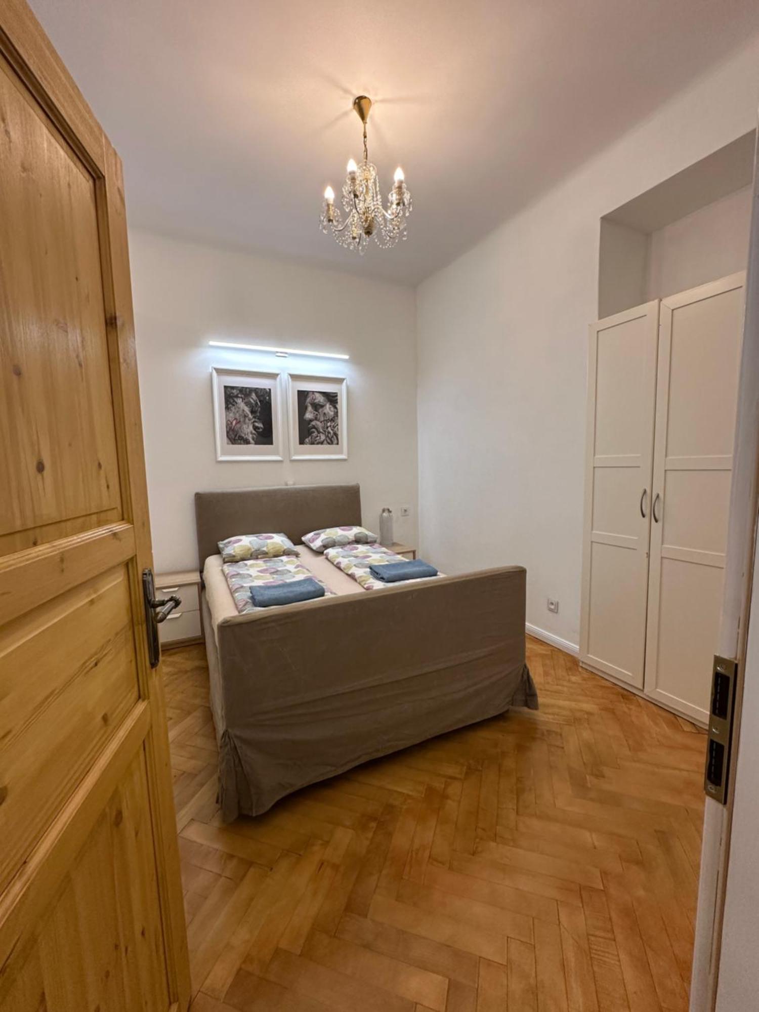 Karlin Oasis 2-Bedroom Apartment Прага Екстериор снимка