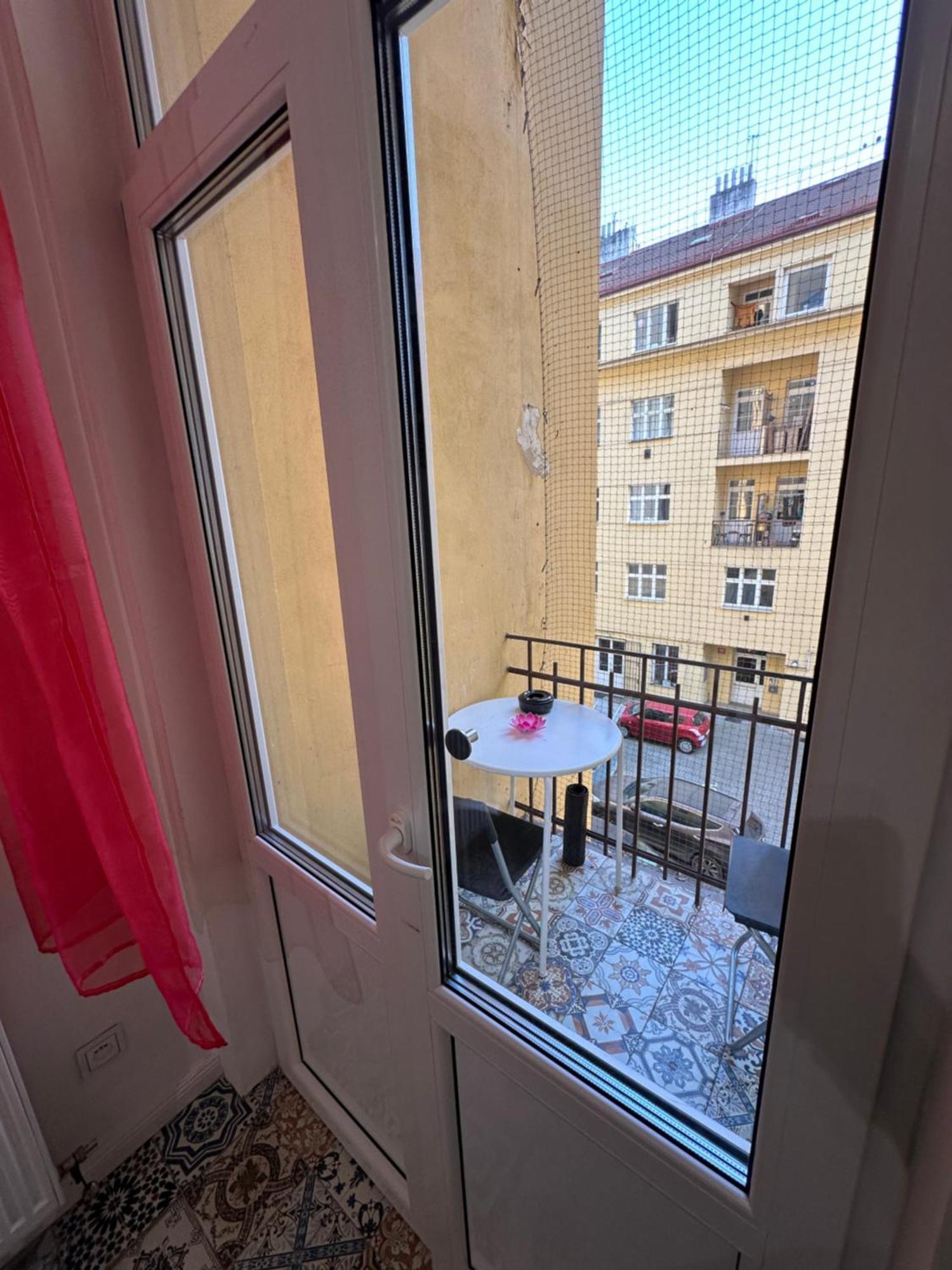 Karlin Oasis 2-Bedroom Apartment Прага Екстериор снимка