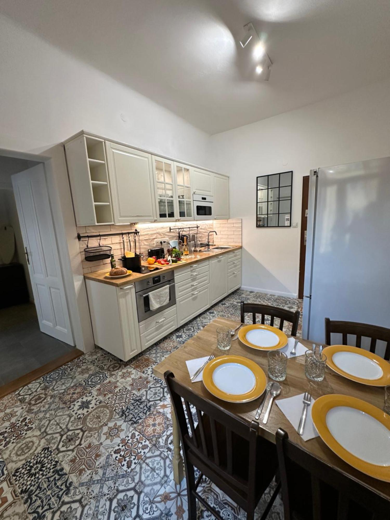 Karlin Oasis 2-Bedroom Apartment Прага Екстериор снимка