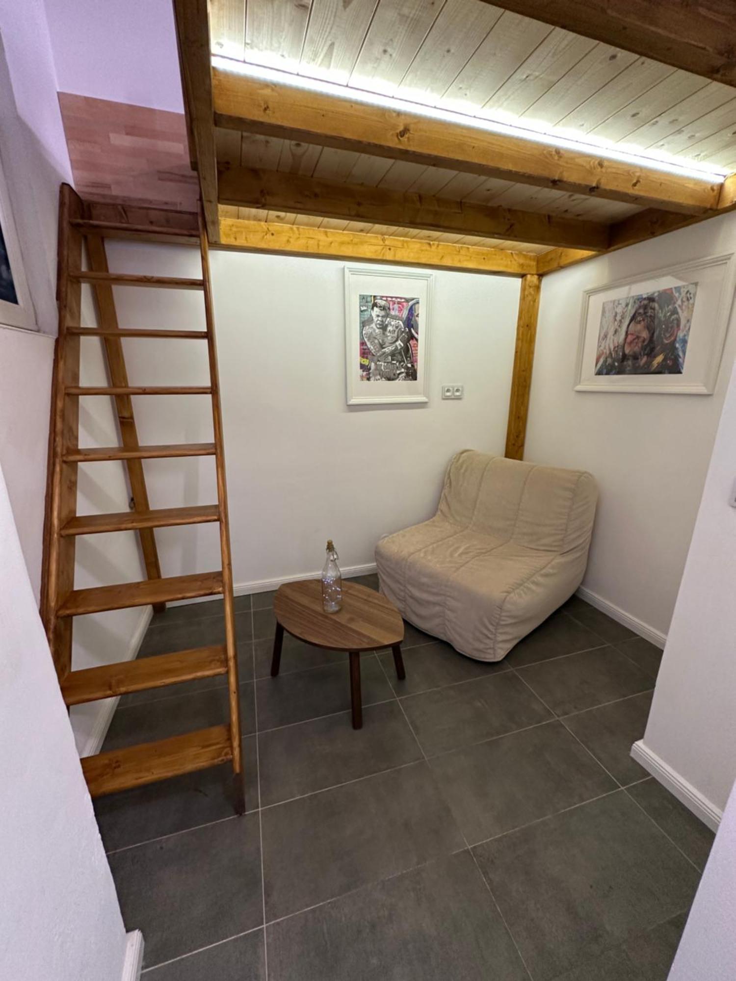 Karlin Oasis 2-Bedroom Apartment Прага Екстериор снимка